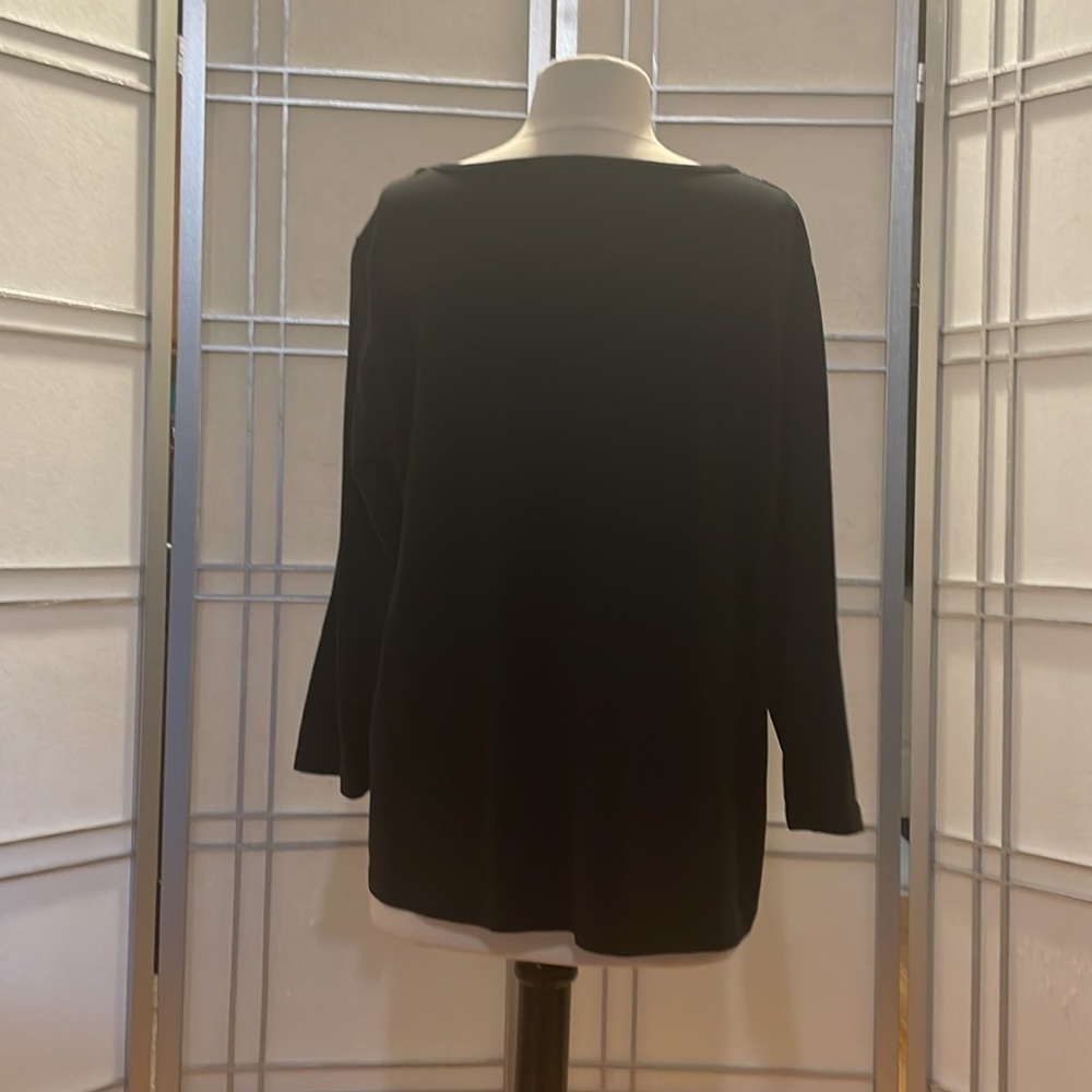 BLACK 3/4 sleeve round neck with design top Size 1X - Picture 3 of 5